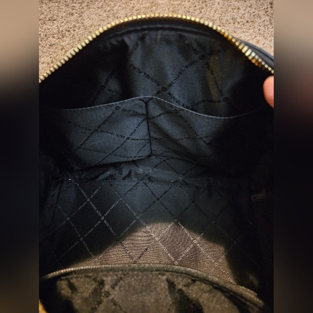 Michael Kors Black Duffle Bag 🖤 - Picture 9 of 16